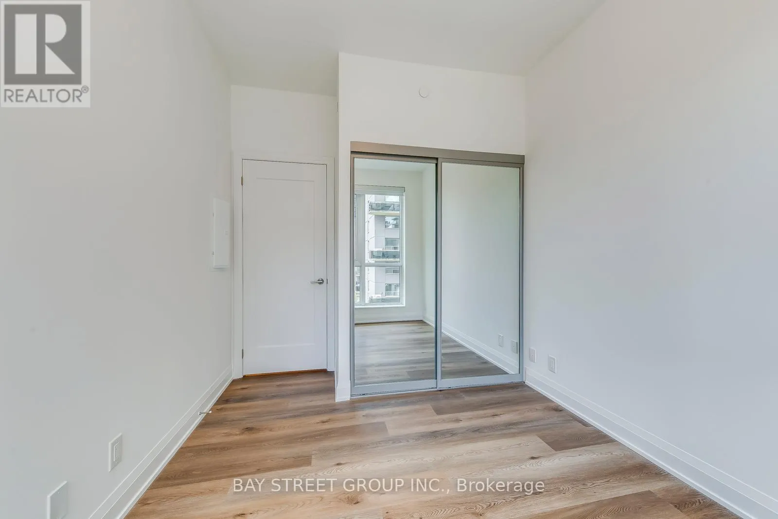 307 - 65 BROADWAY AVENUE