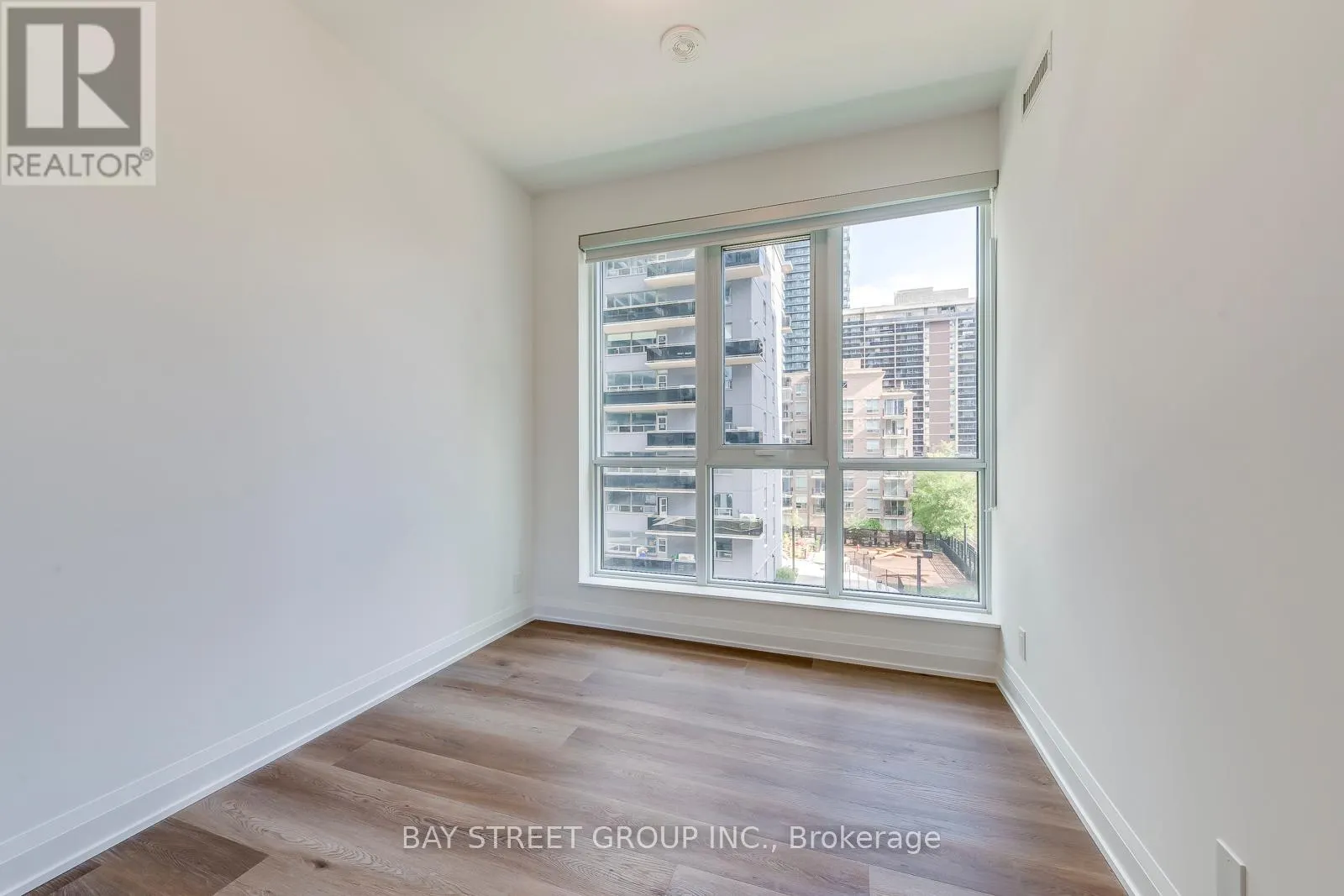 307 - 65 BROADWAY AVENUE