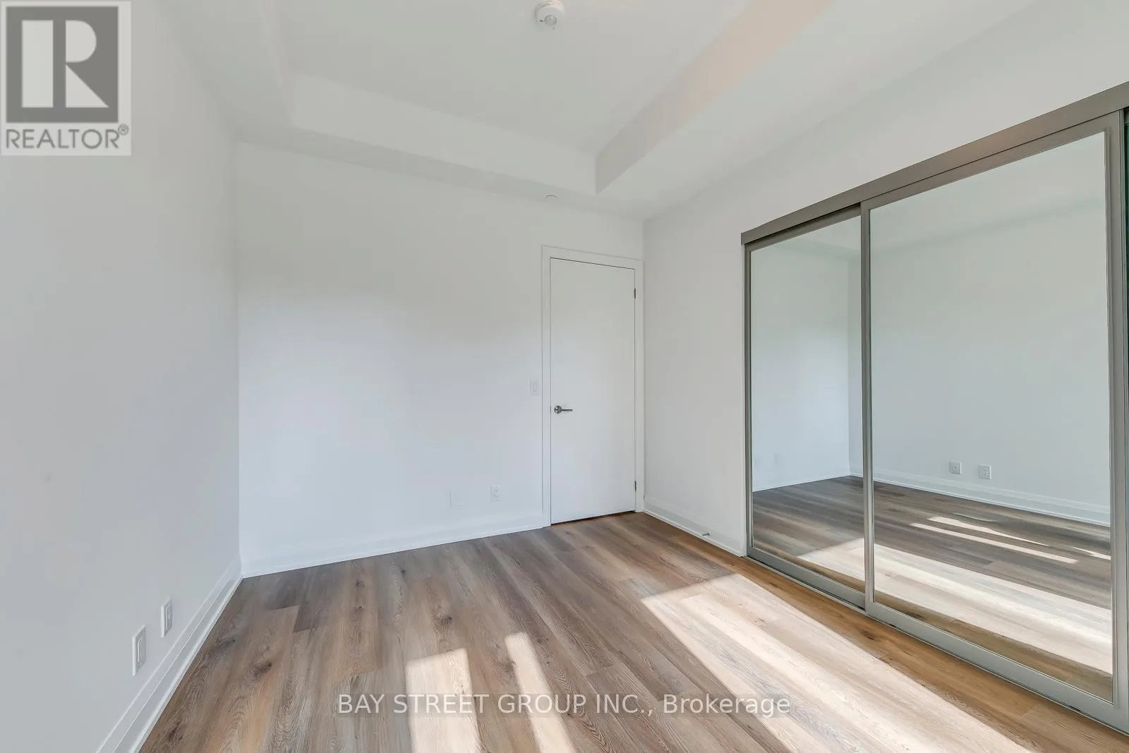307 - 65 BROADWAY AVENUE