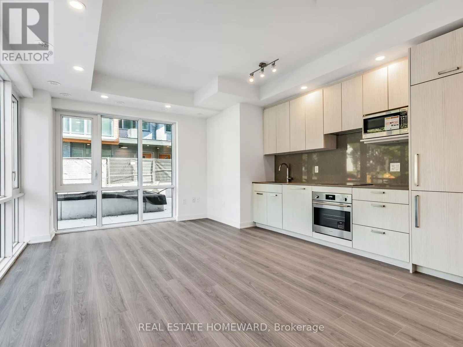 26 - 73 CURLEW DRIVE