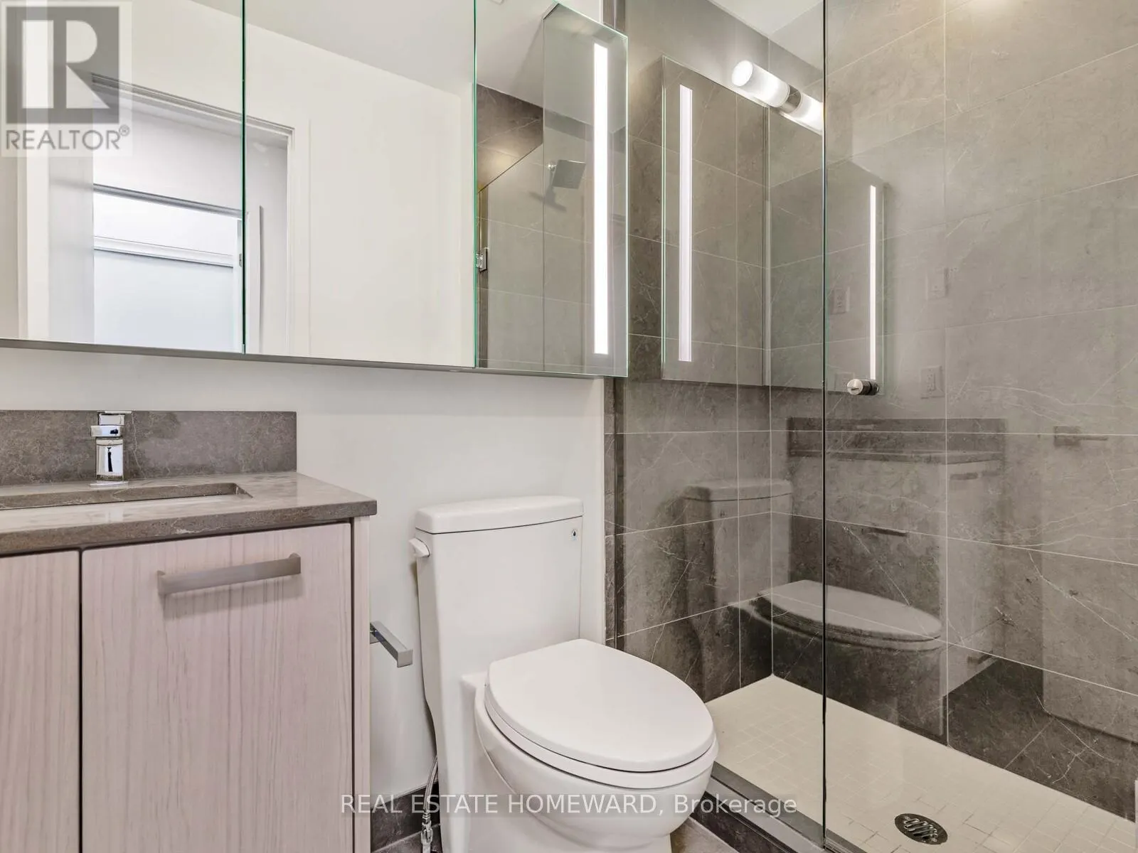 26 - 73 CURLEW DRIVE