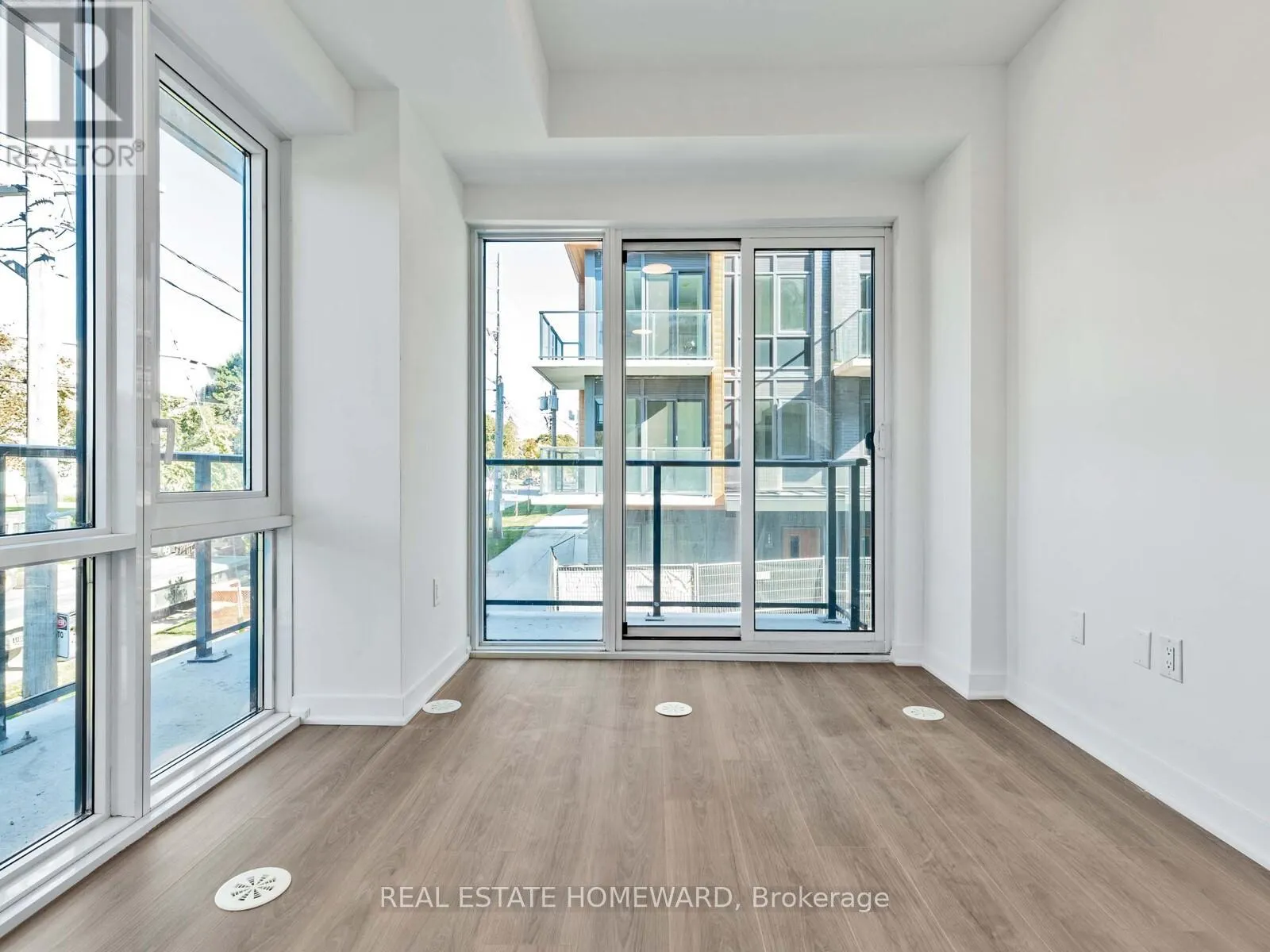 26 - 73 CURLEW DRIVE