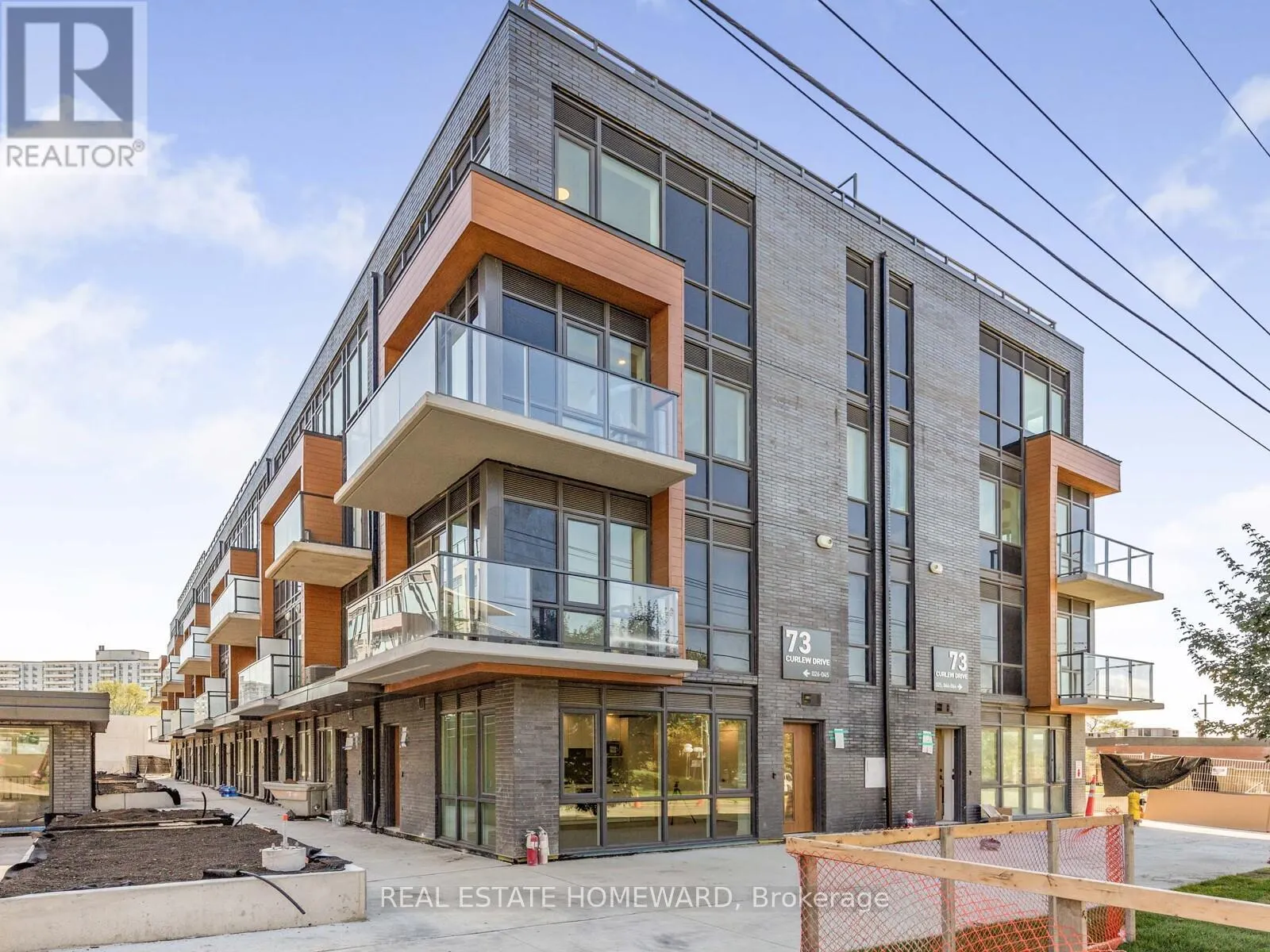 26 - 73 CURLEW DRIVE