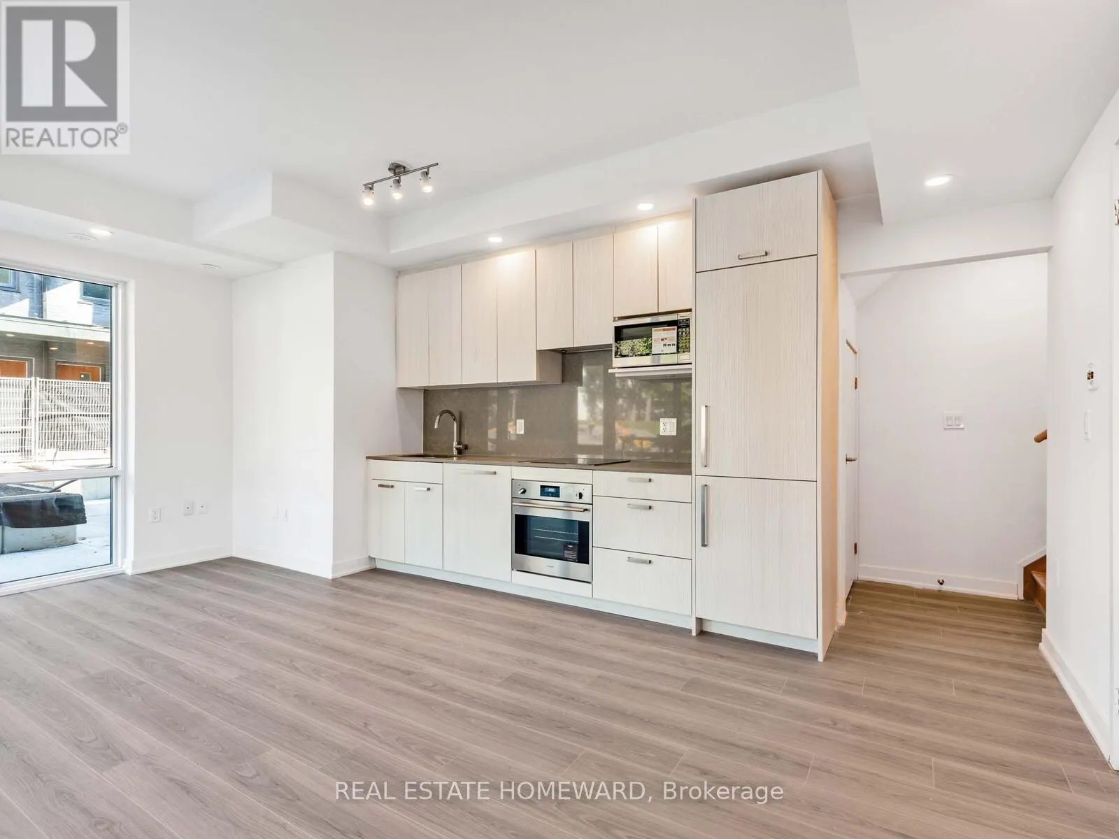 26 - 73 CURLEW DRIVE
