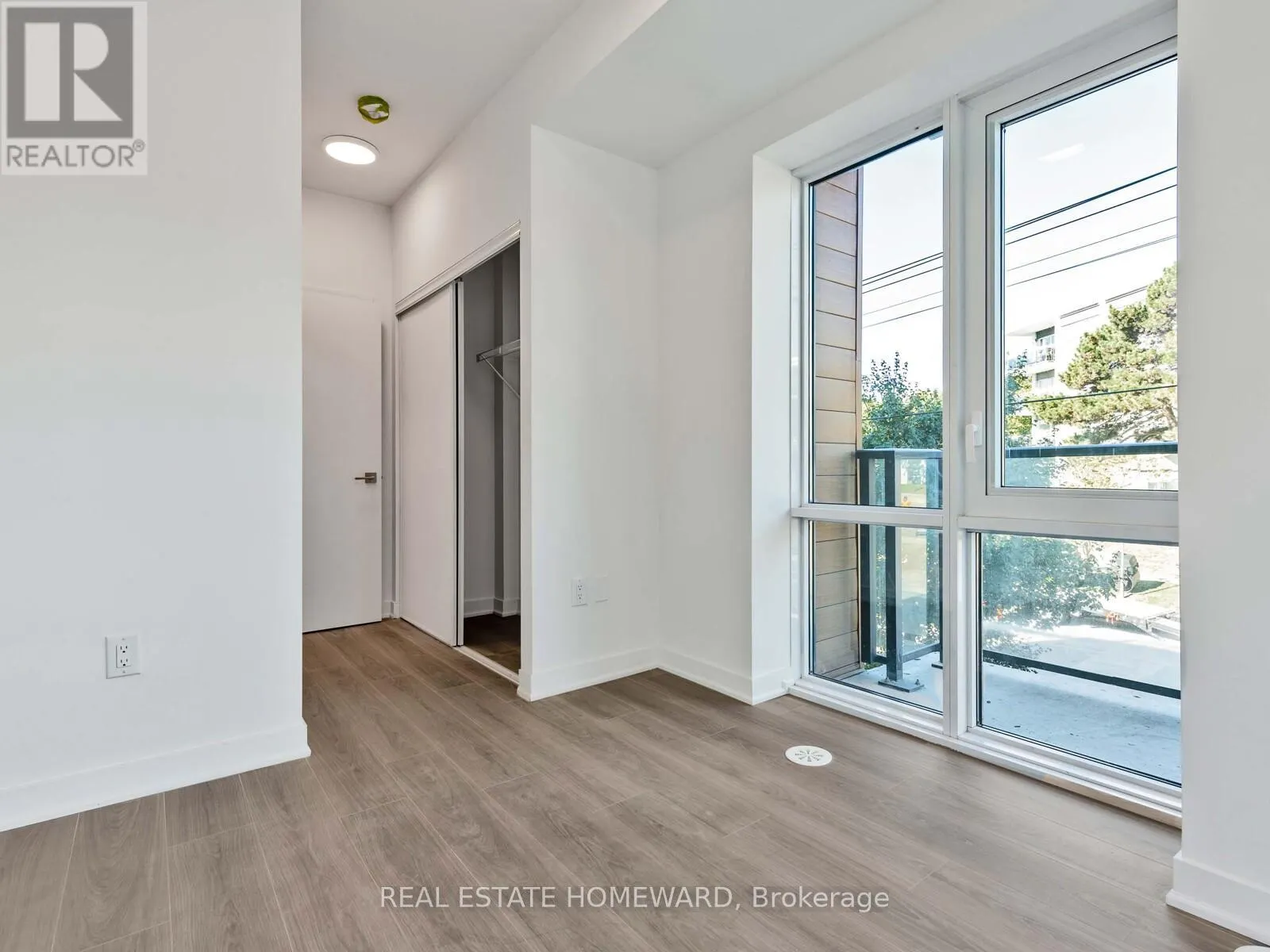 26 - 73 CURLEW DRIVE