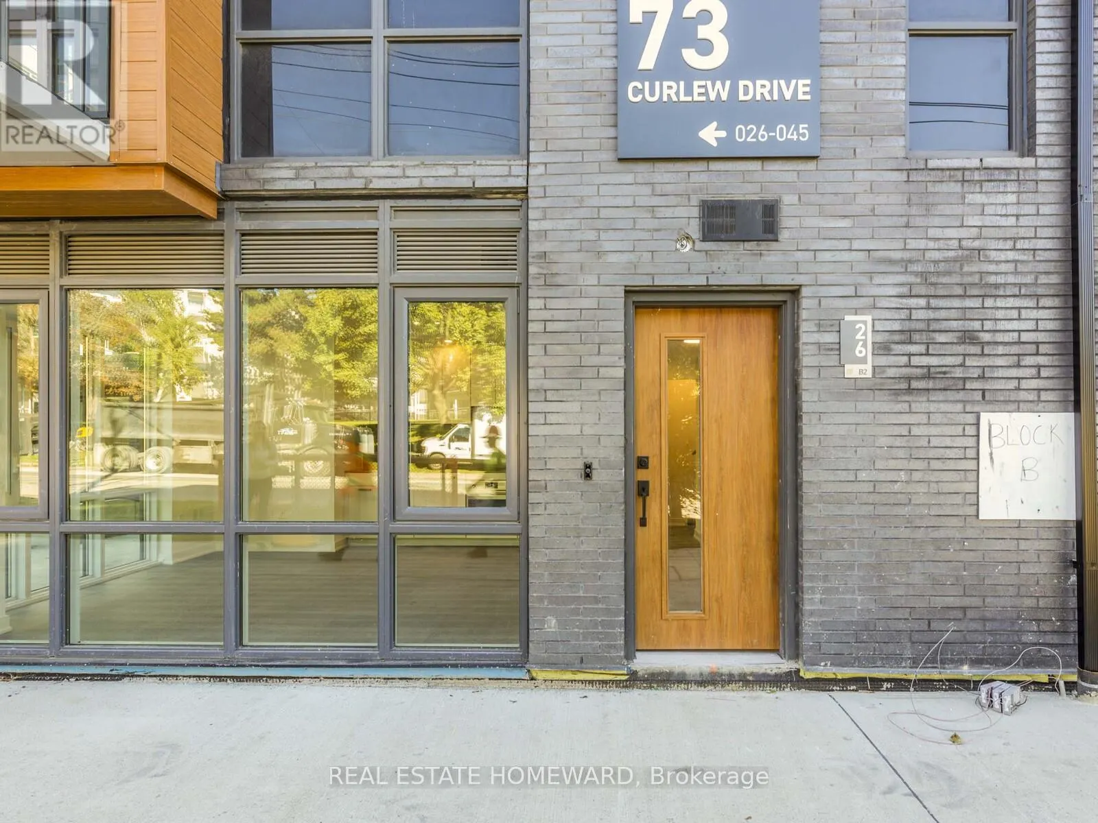 26 - 73 CURLEW DRIVE