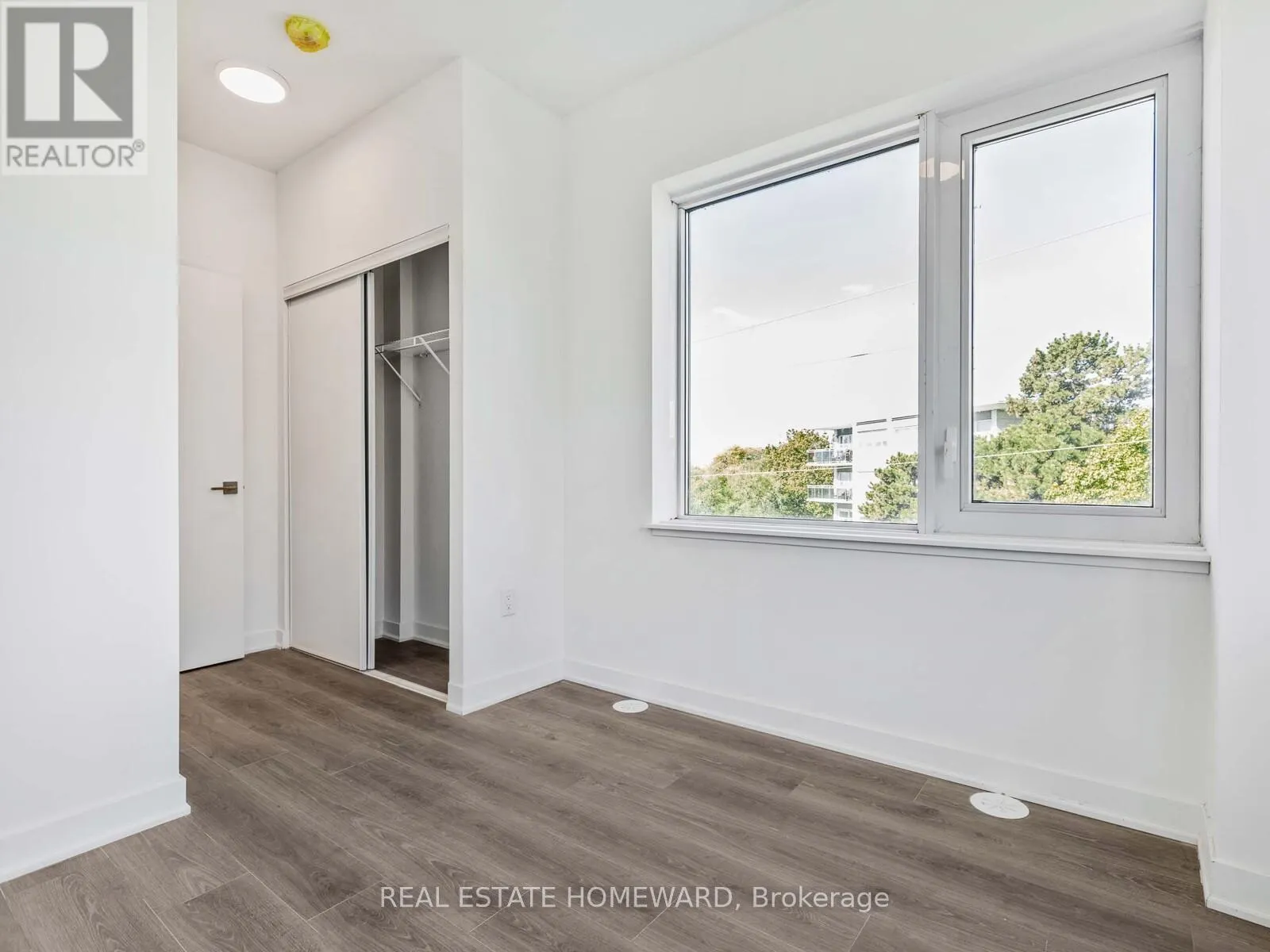 27 - 73 CURLEW DRIVE