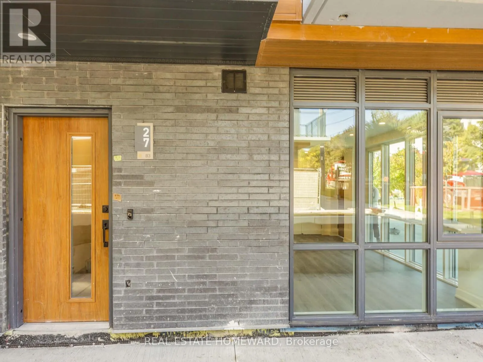 27 - 73 CURLEW DRIVE