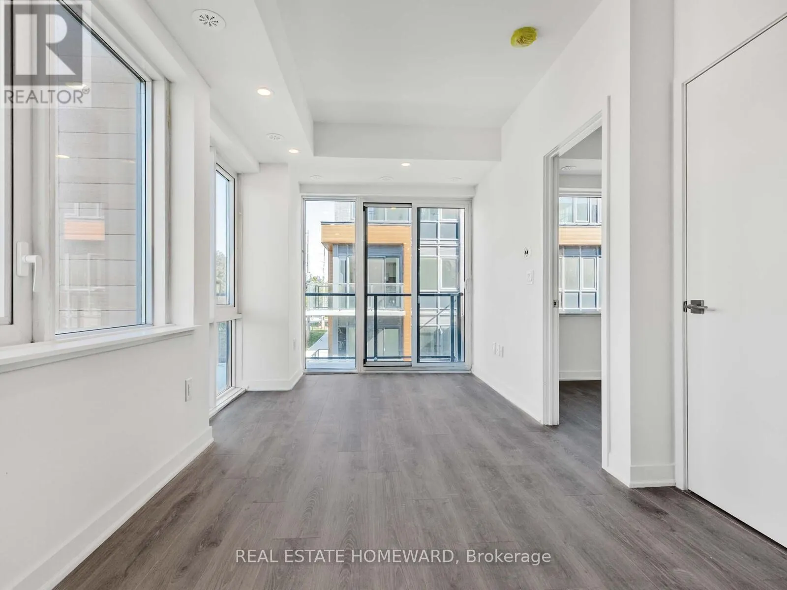 27 - 73 CURLEW DRIVE