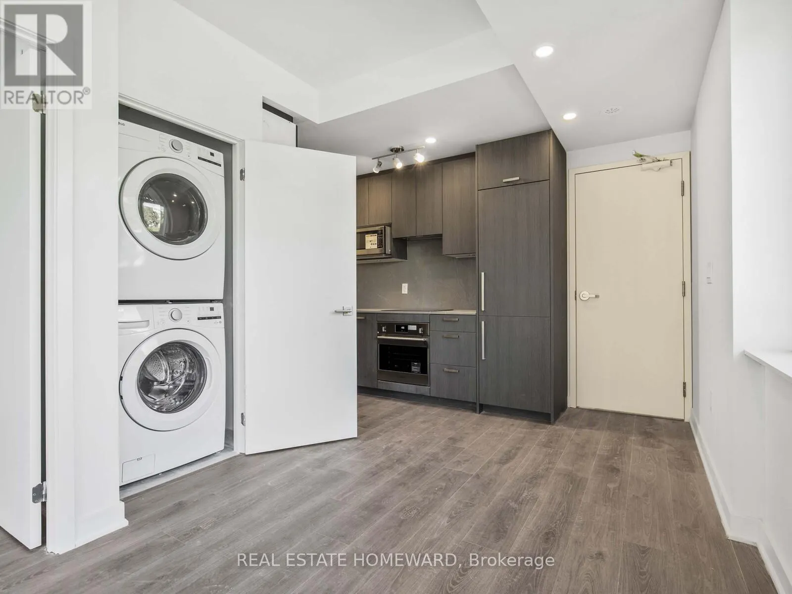 27 - 73 CURLEW DRIVE