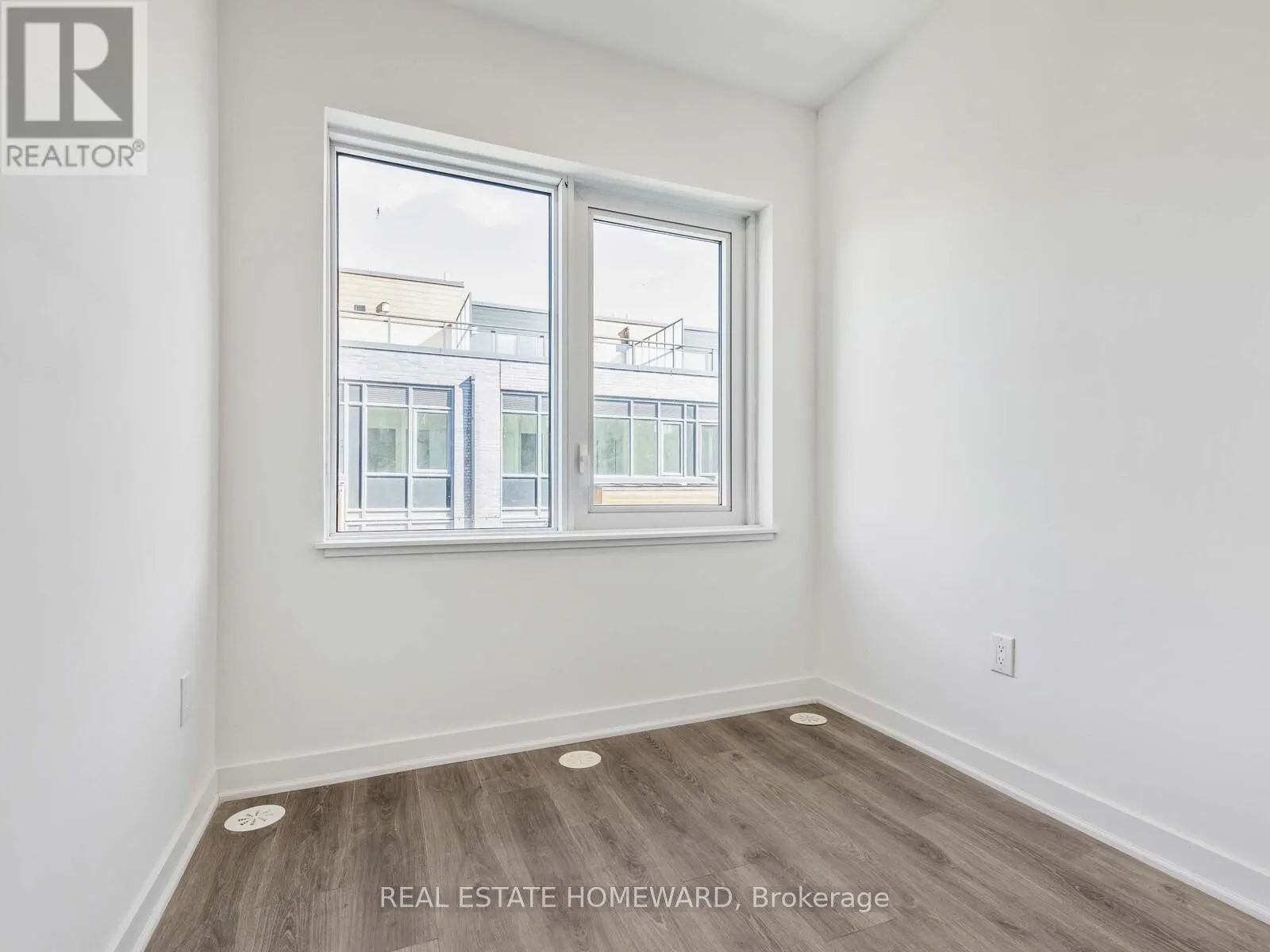 27 - 73 CURLEW DRIVE