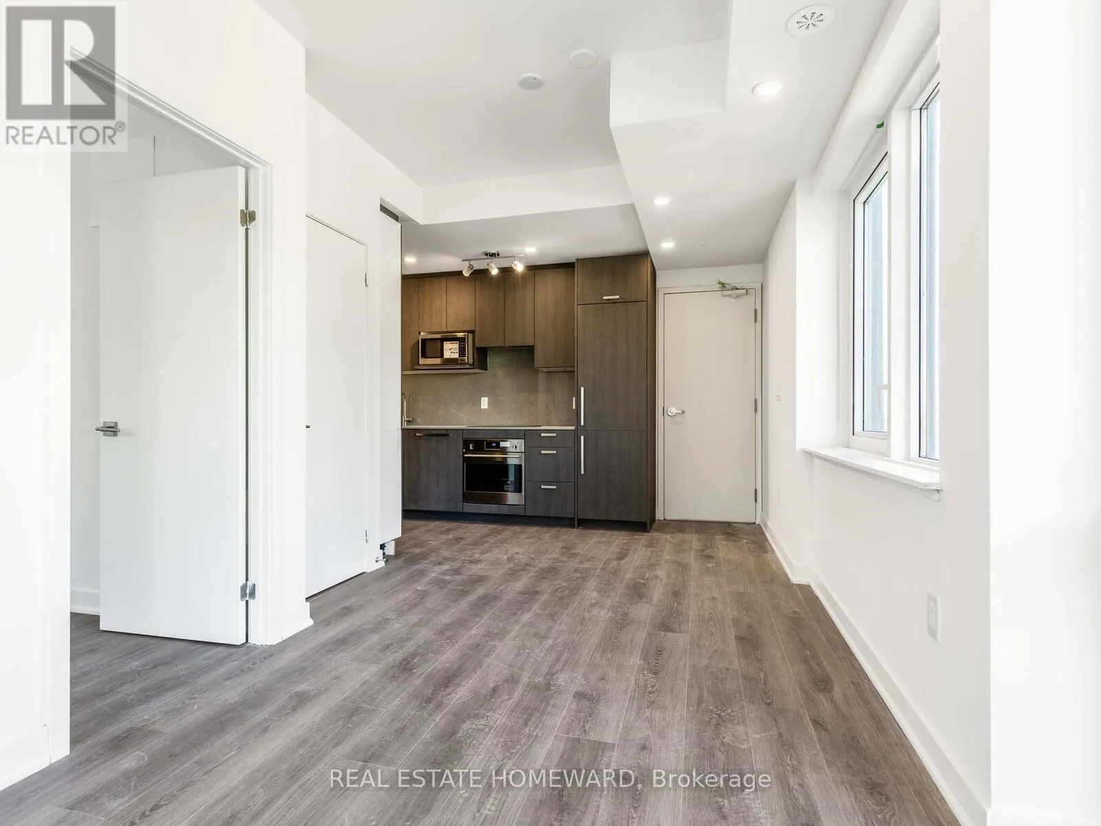 27 - 73 CURLEW DRIVE