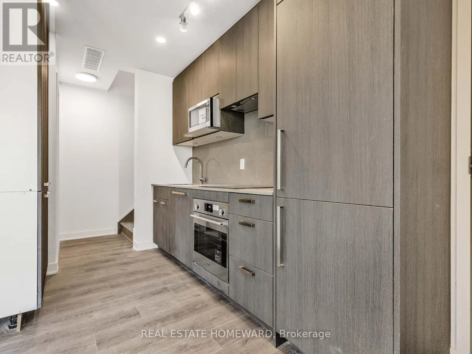 27 - 73 CURLEW DRIVE
