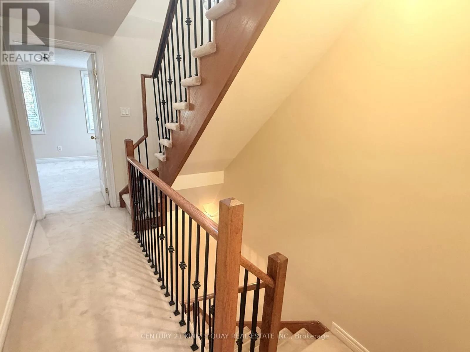 1 ENGLISH GARDEN WAY