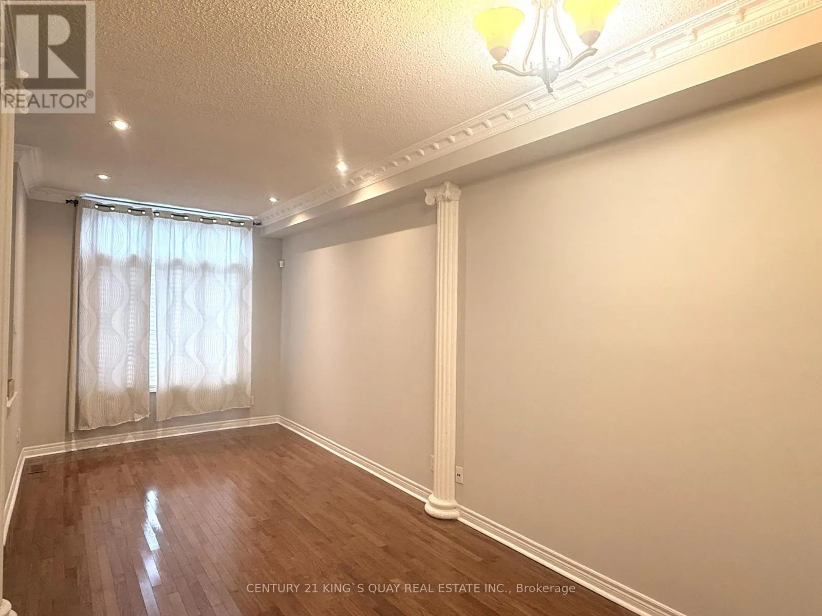 1 ENGLISH GARDEN WAY