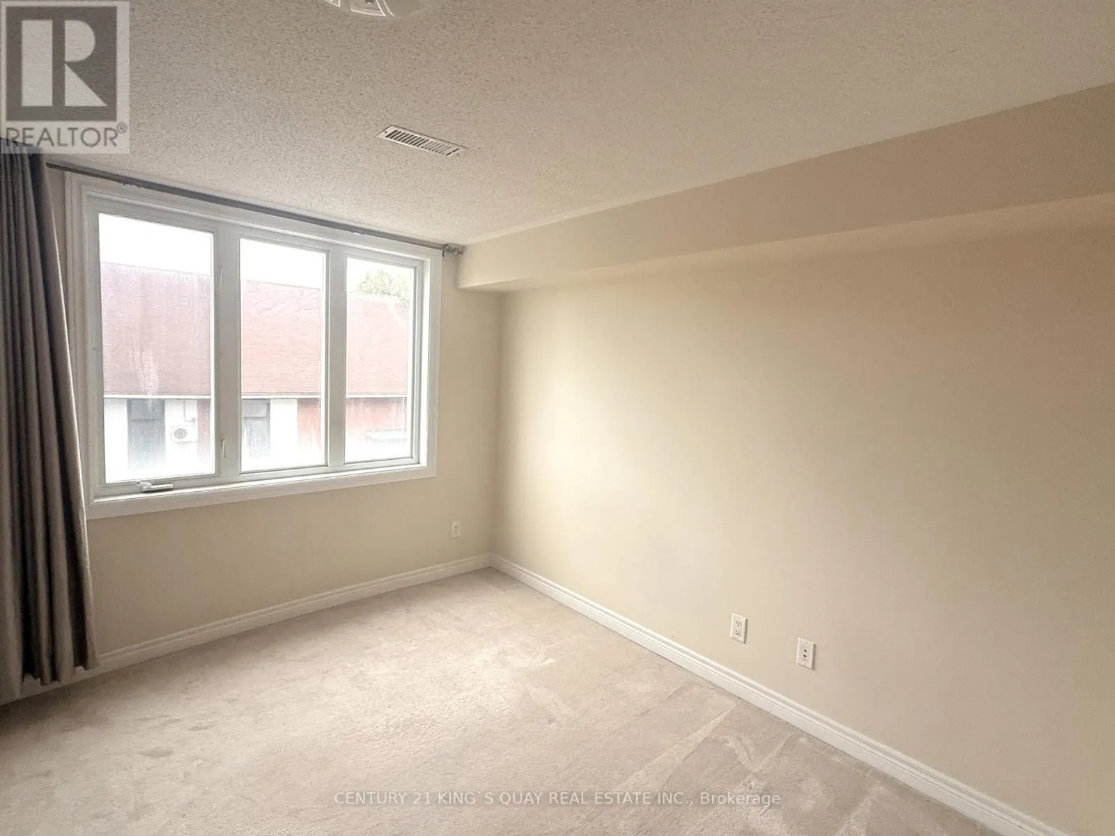 1 ENGLISH GARDEN WAY