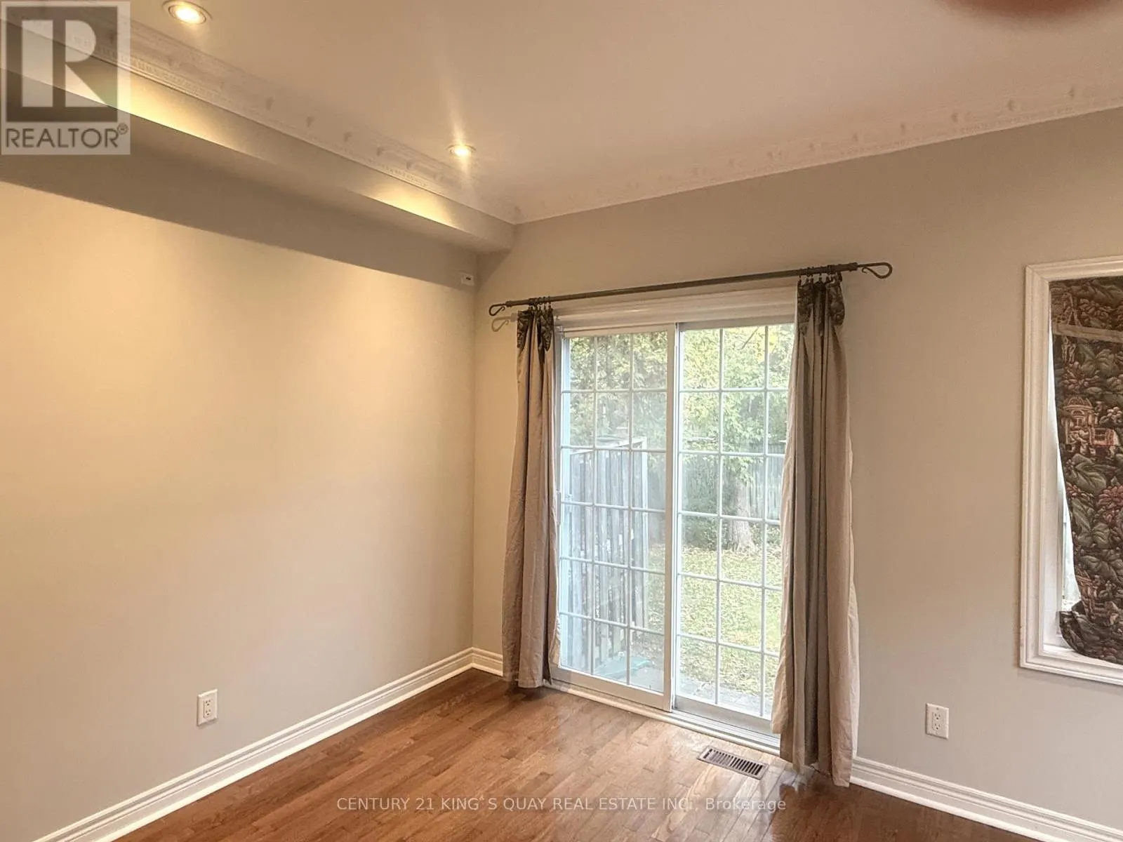1 ENGLISH GARDEN WAY