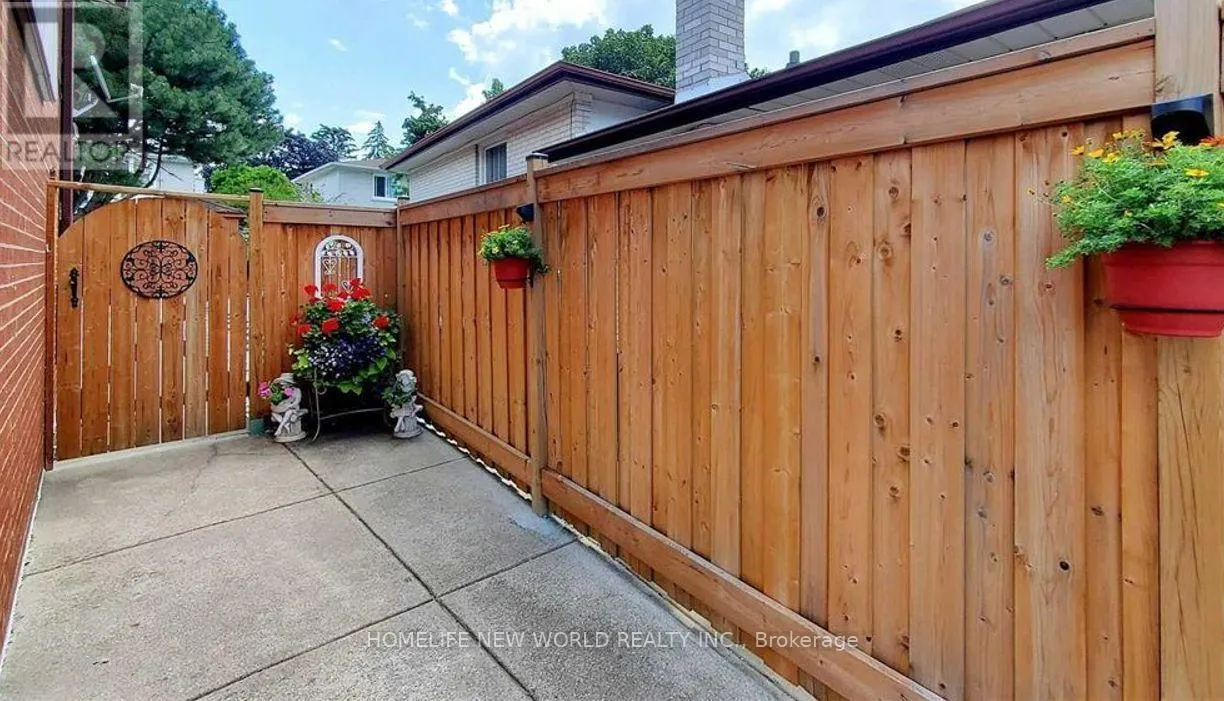 58 MARATHON CRESCENT