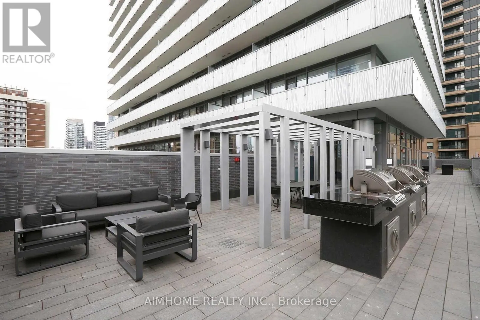 2315 - 50 CHARLES STREET E