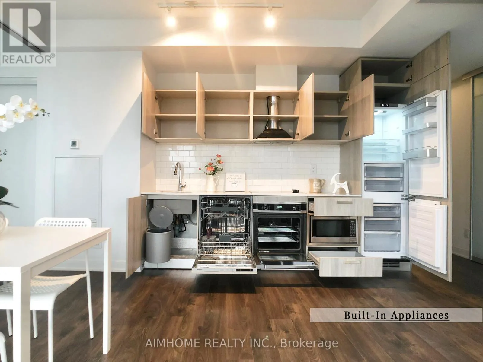 2315 - 50 CHARLES STREET E