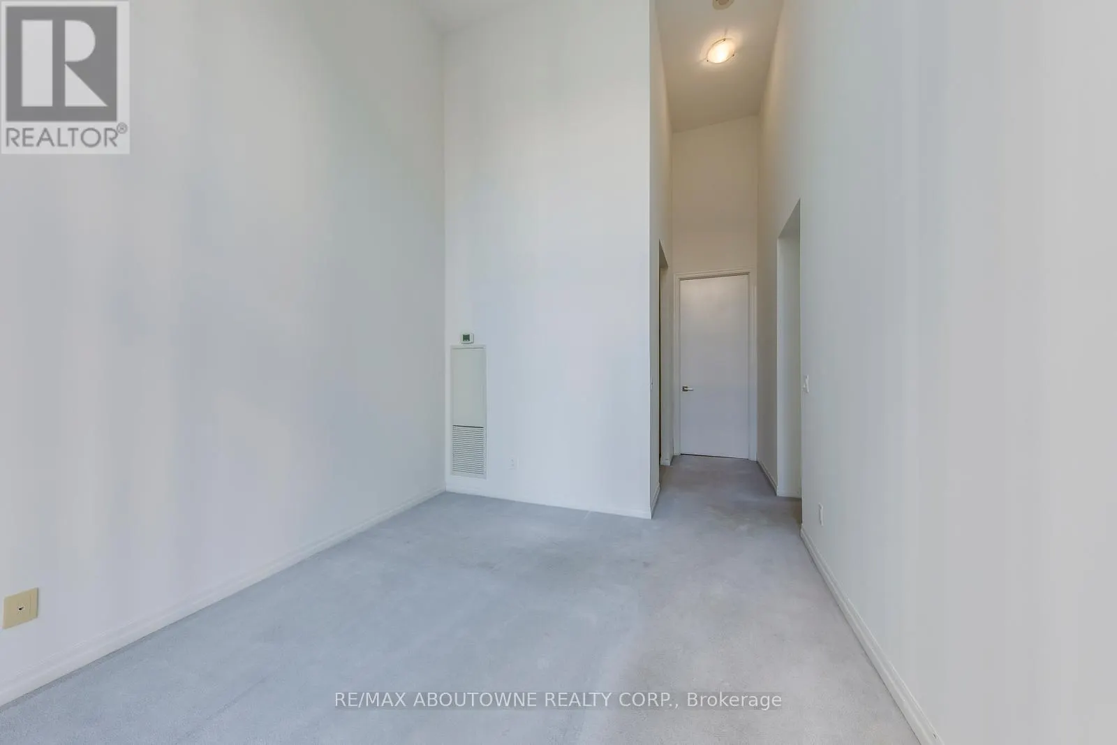 202 - 770 BAY STREET