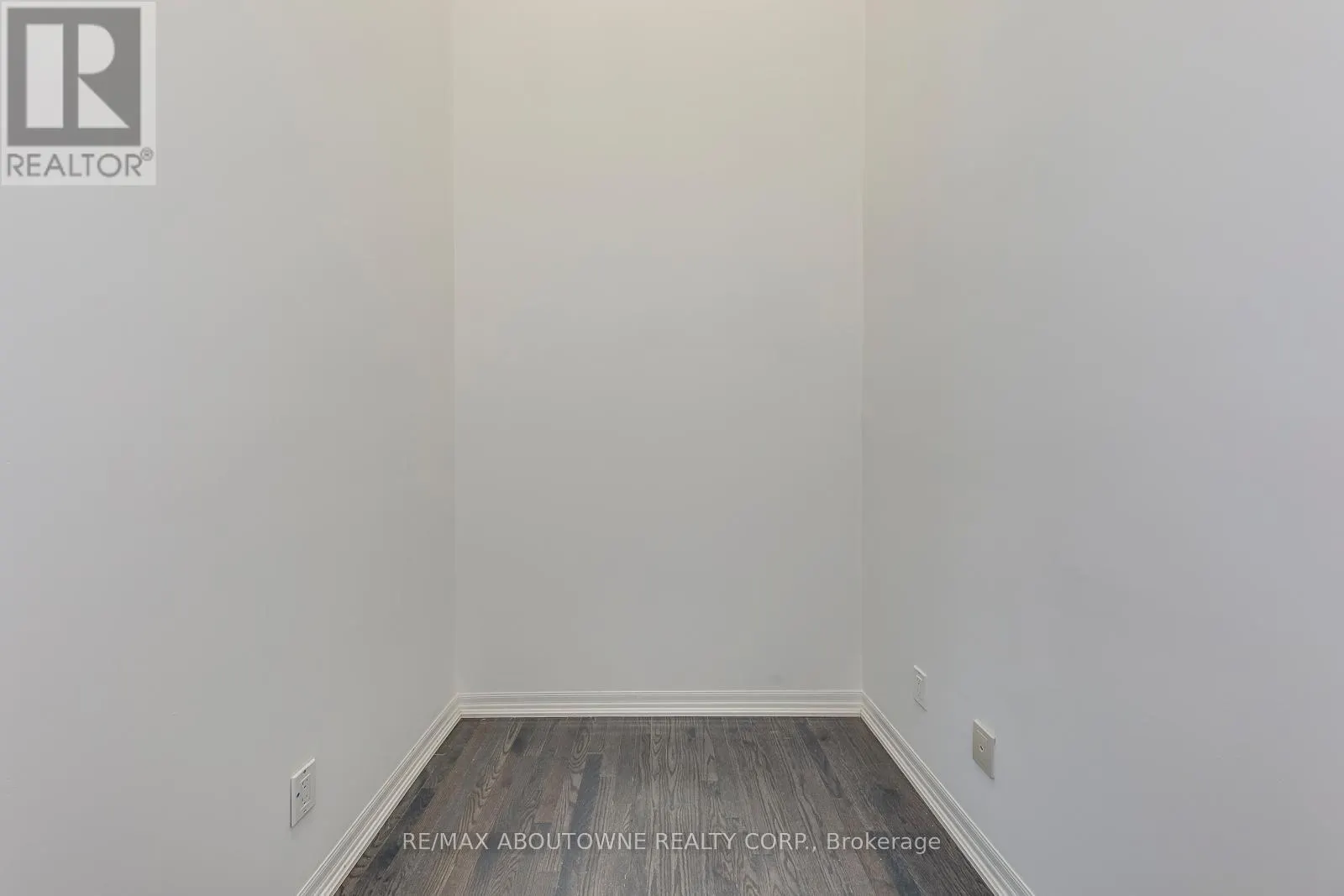 202 - 770 BAY STREET
