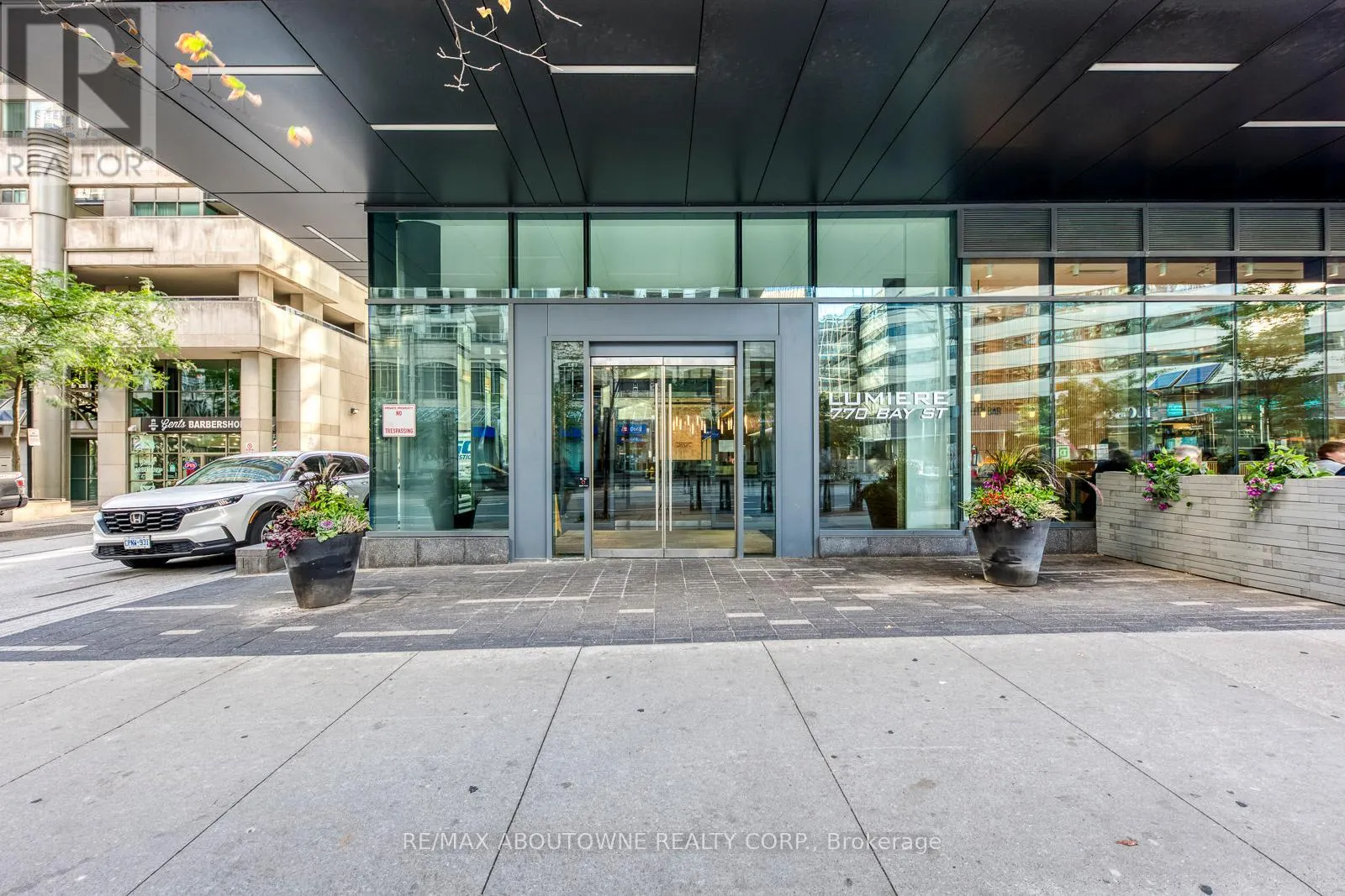 202 - 770 BAY STREET