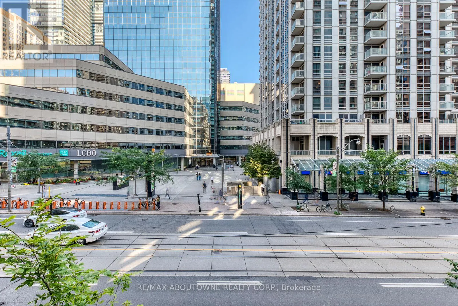 202 - 770 BAY STREET