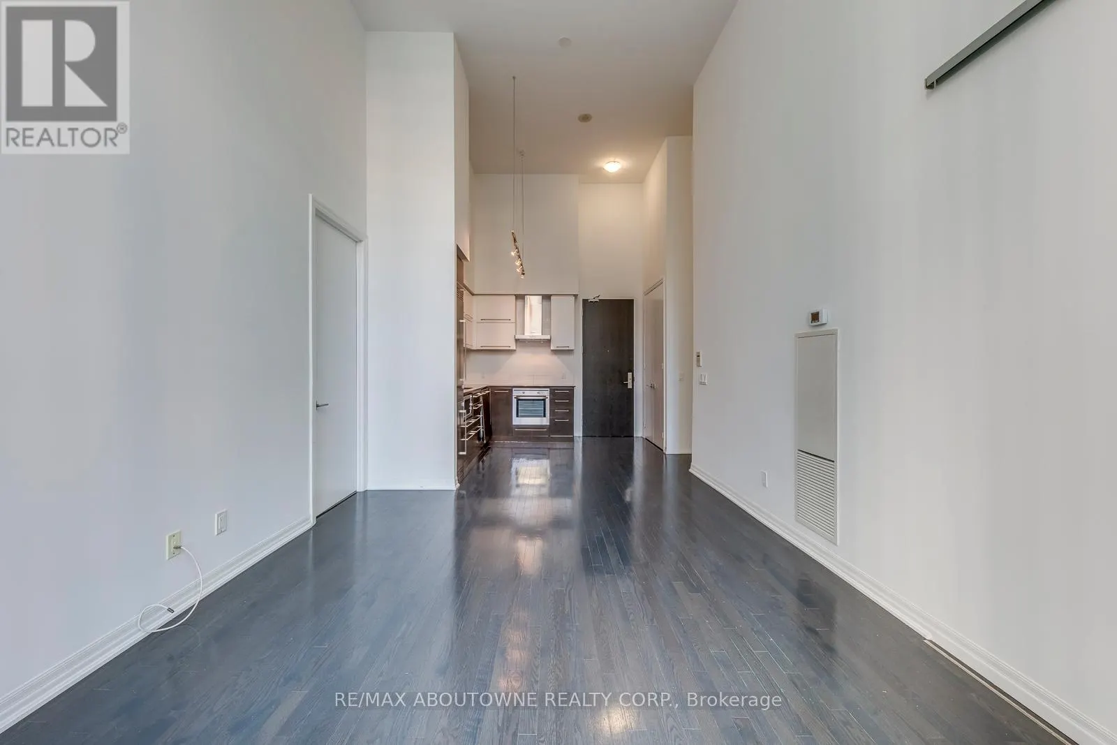 202 - 770 BAY STREET