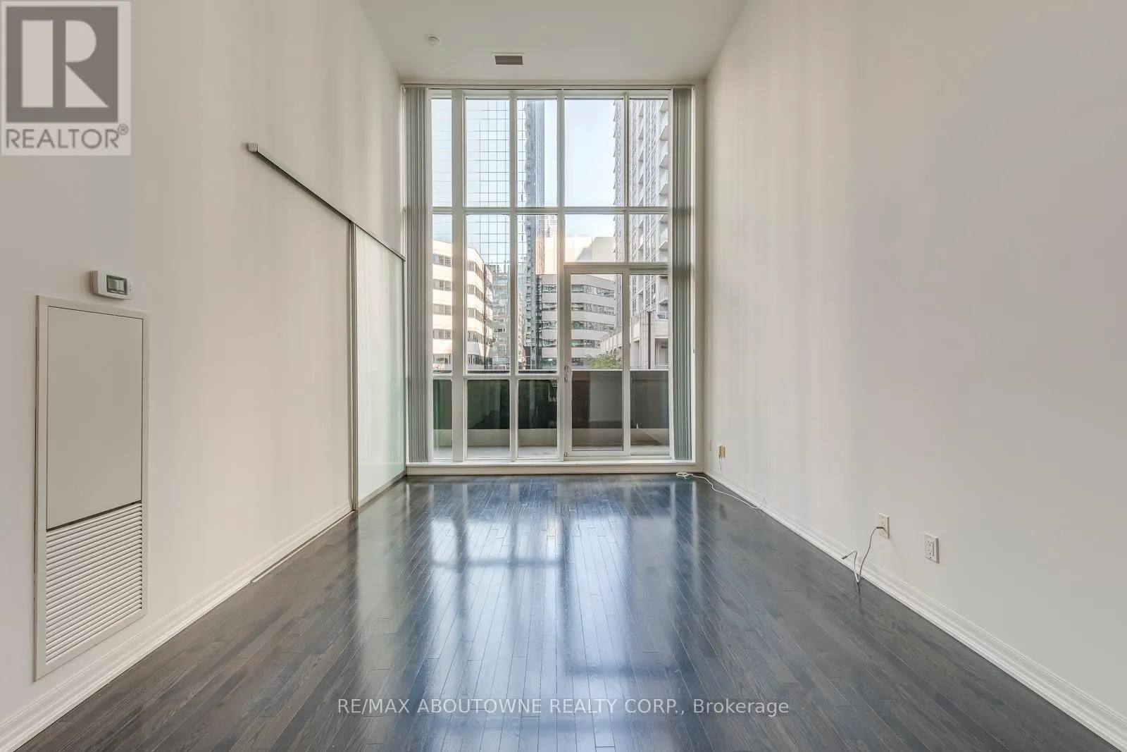 202 - 770 BAY STREET