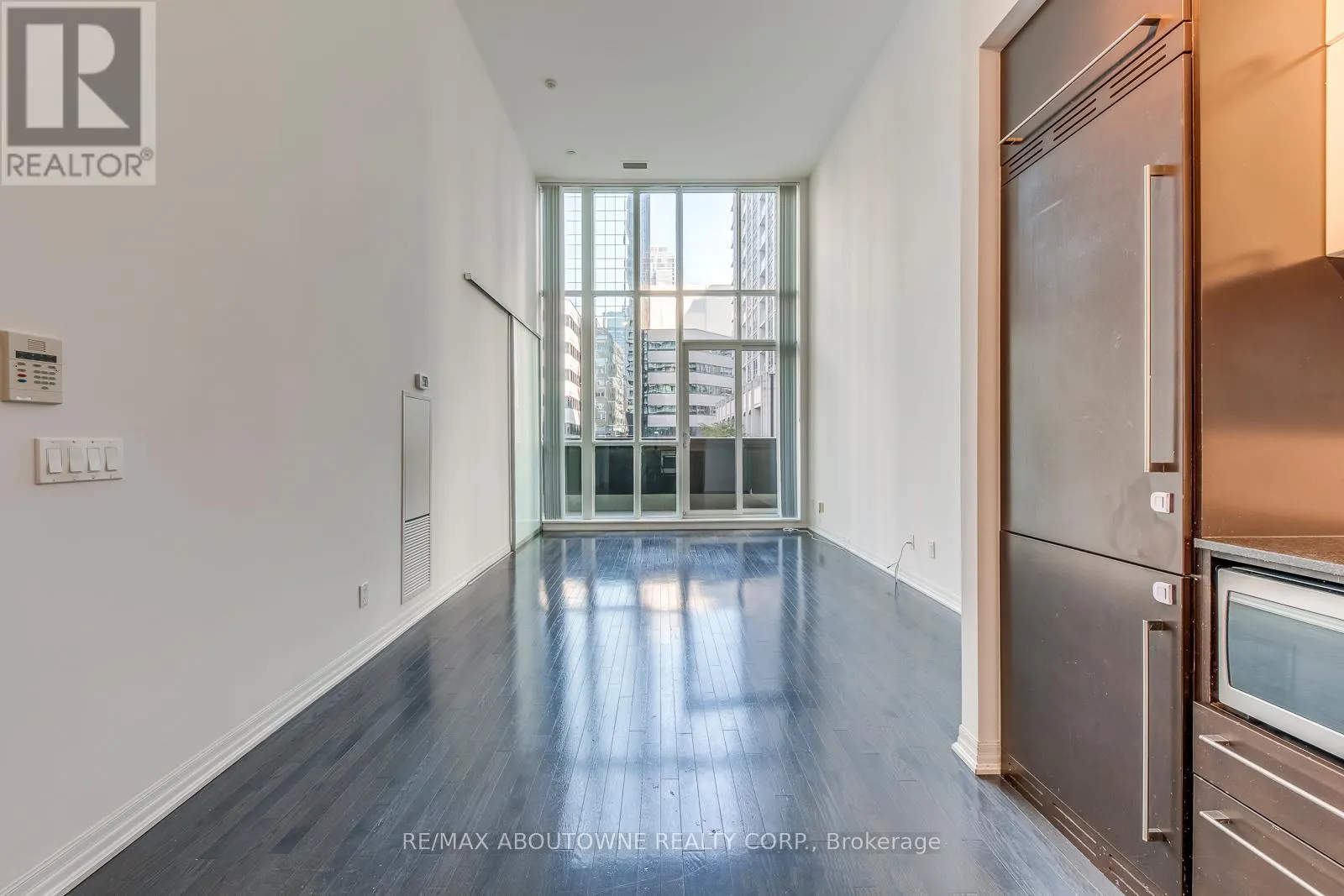 202 - 770 BAY STREET