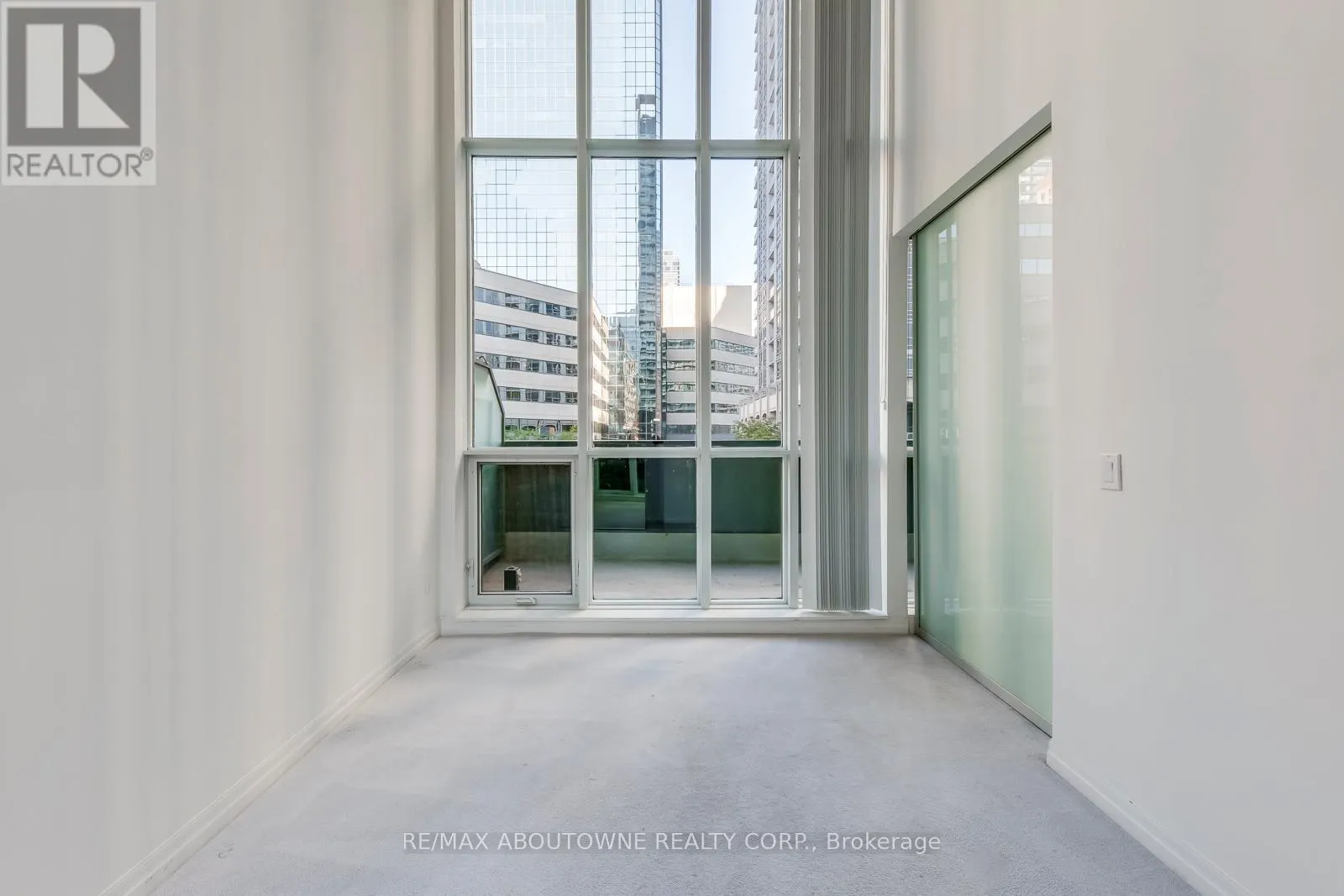 202 - 770 BAY STREET