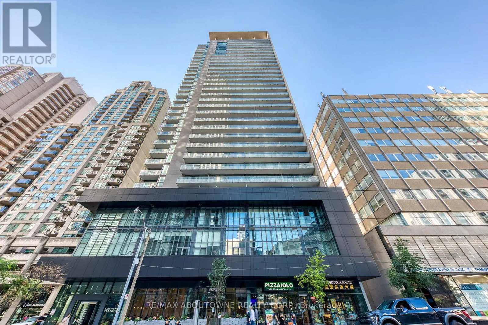 202 - 770 BAY STREET