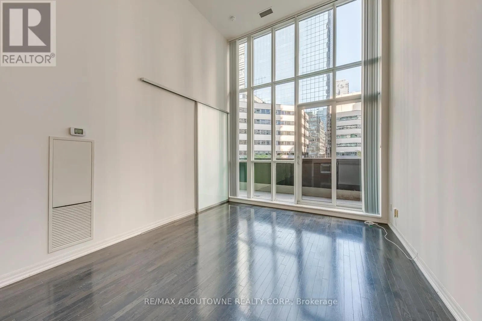 202 - 770 BAY STREET