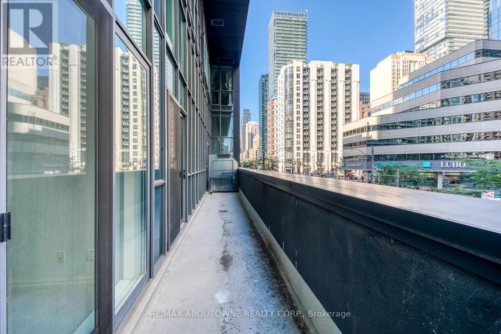202 - 770 BAY STREET
