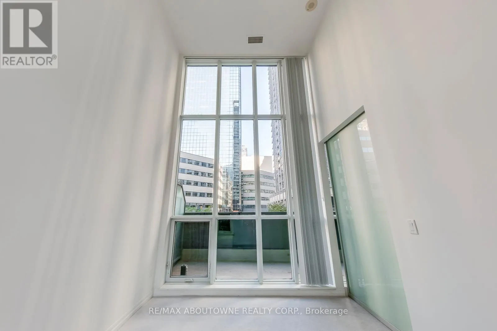 202 - 770 BAY STREET