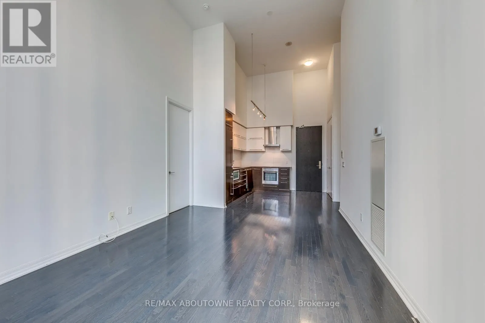 202 - 770 BAY STREET