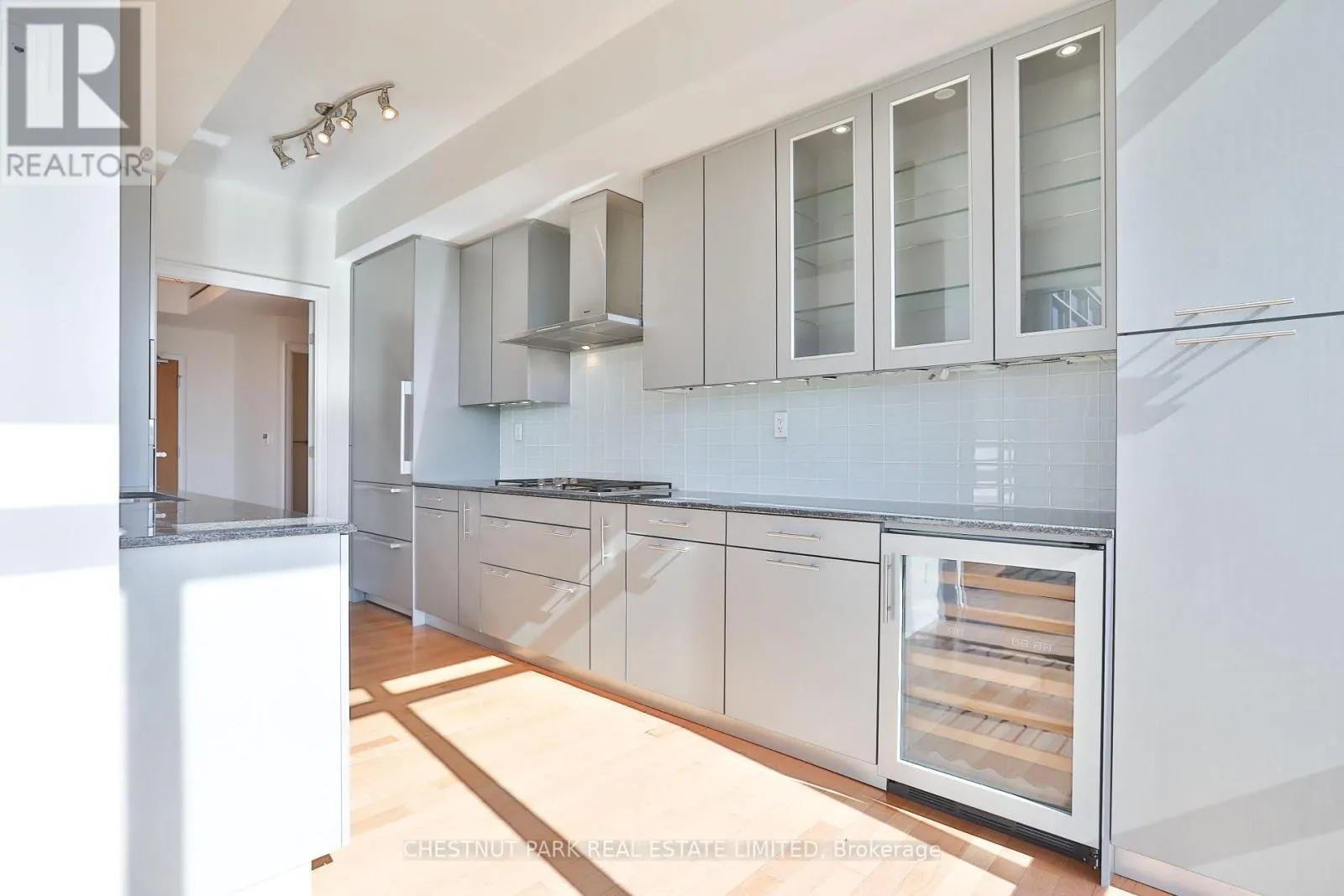 1002 - 1 BEDFORD ROAD