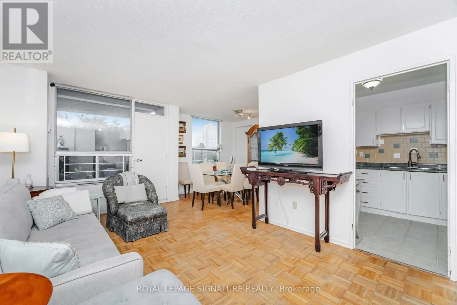 303 - 10 EDGECLIFF GOLFWAY