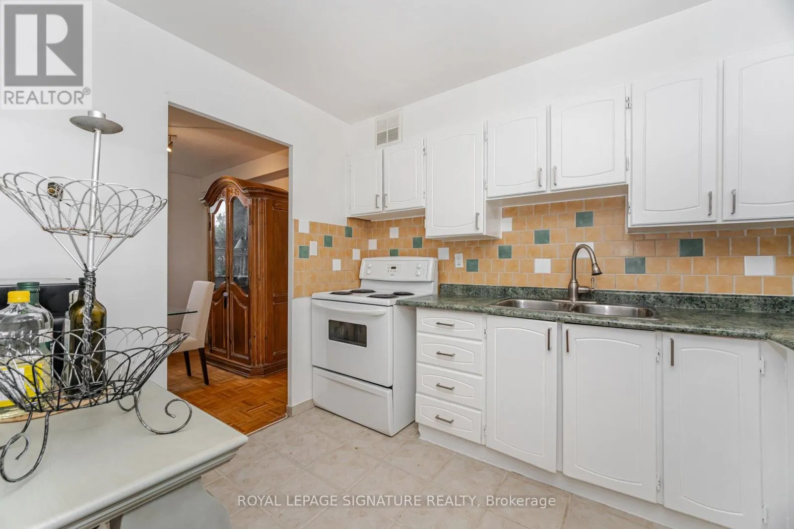 303 - 10 EDGECLIFF GOLFWAY
