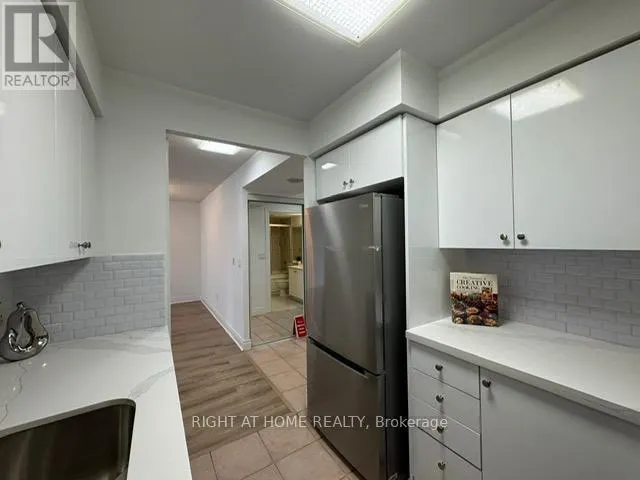 1509 - 880 GRANDVIEW WAY