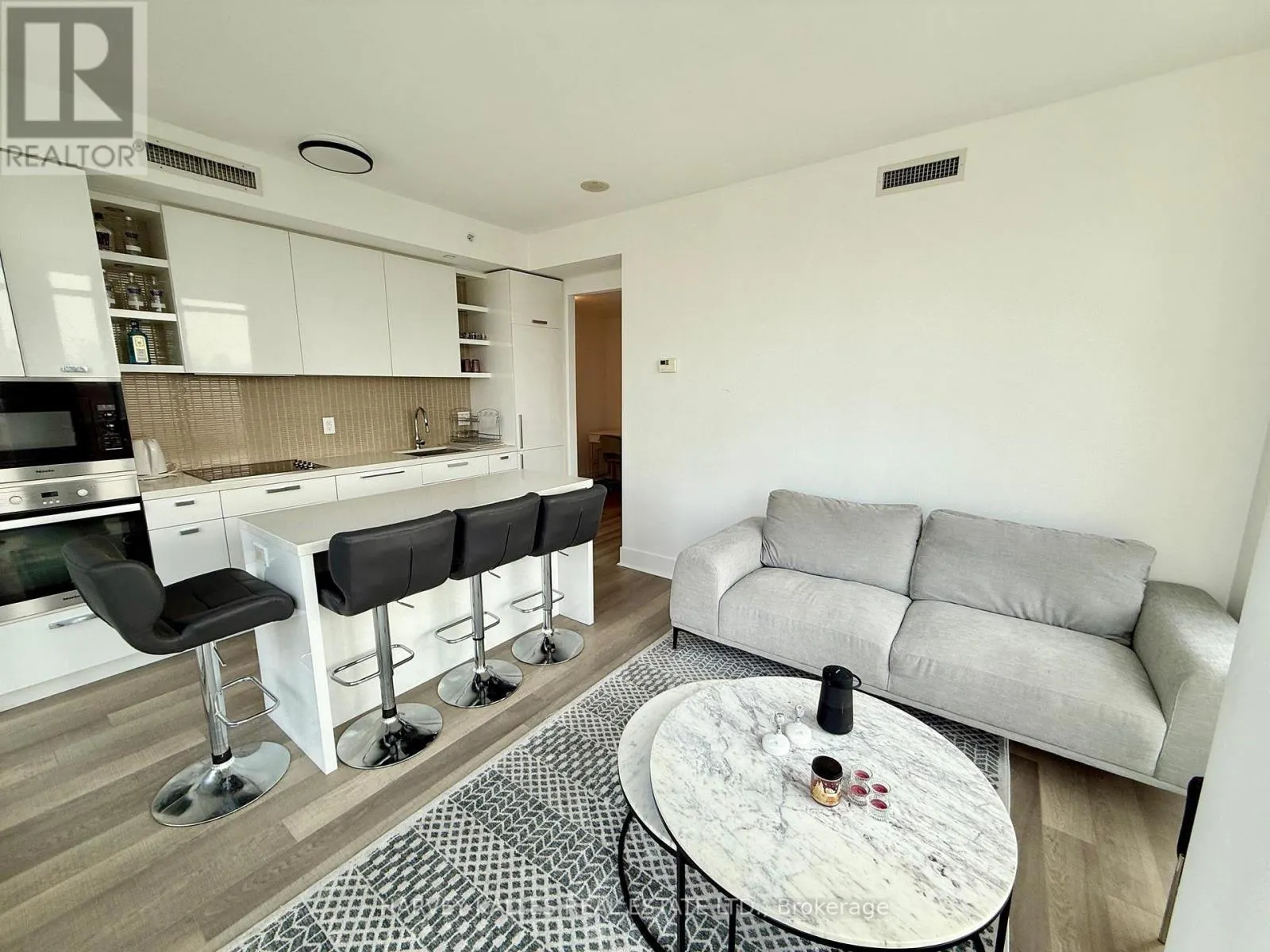 1003 - 32 DAVENPORT ROAD N