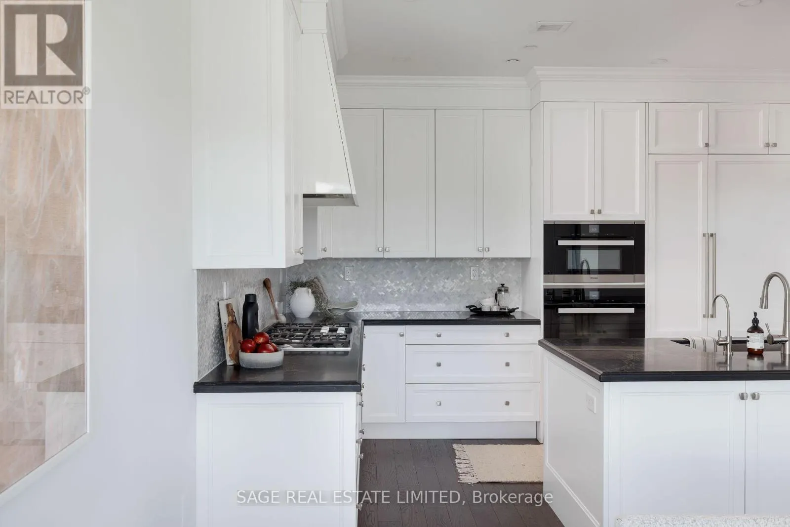 0629 - 1900 BAYVIEW AVENUE