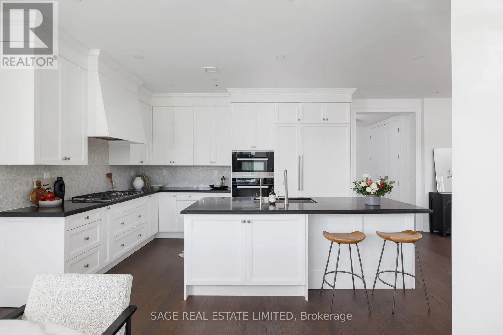 0629 - 1900 BAYVIEW AVENUE