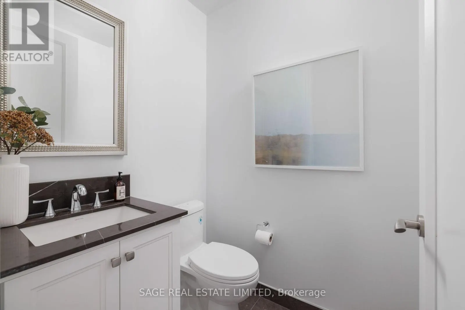 0629 - 1900 BAYVIEW AVENUE
