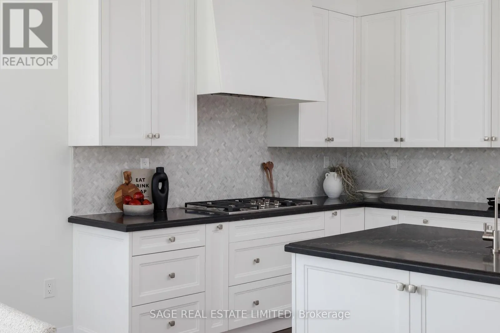 0629 - 1900 BAYVIEW AVENUE