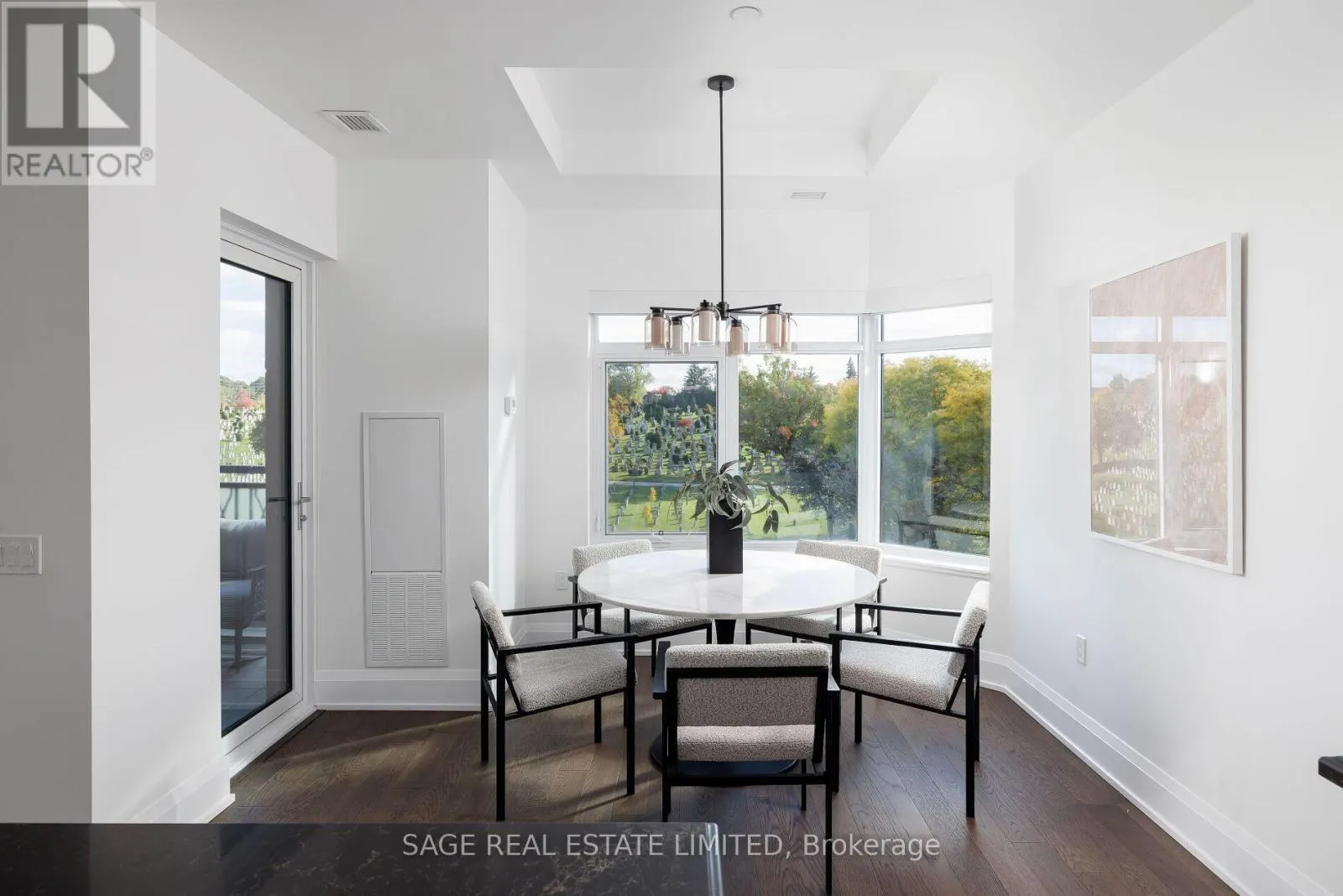 0629 - 1900 BAYVIEW AVENUE