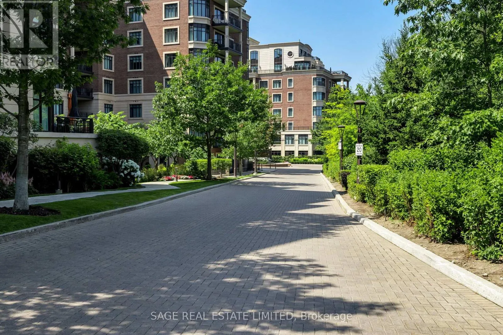 0629 - 1900 BAYVIEW AVENUE