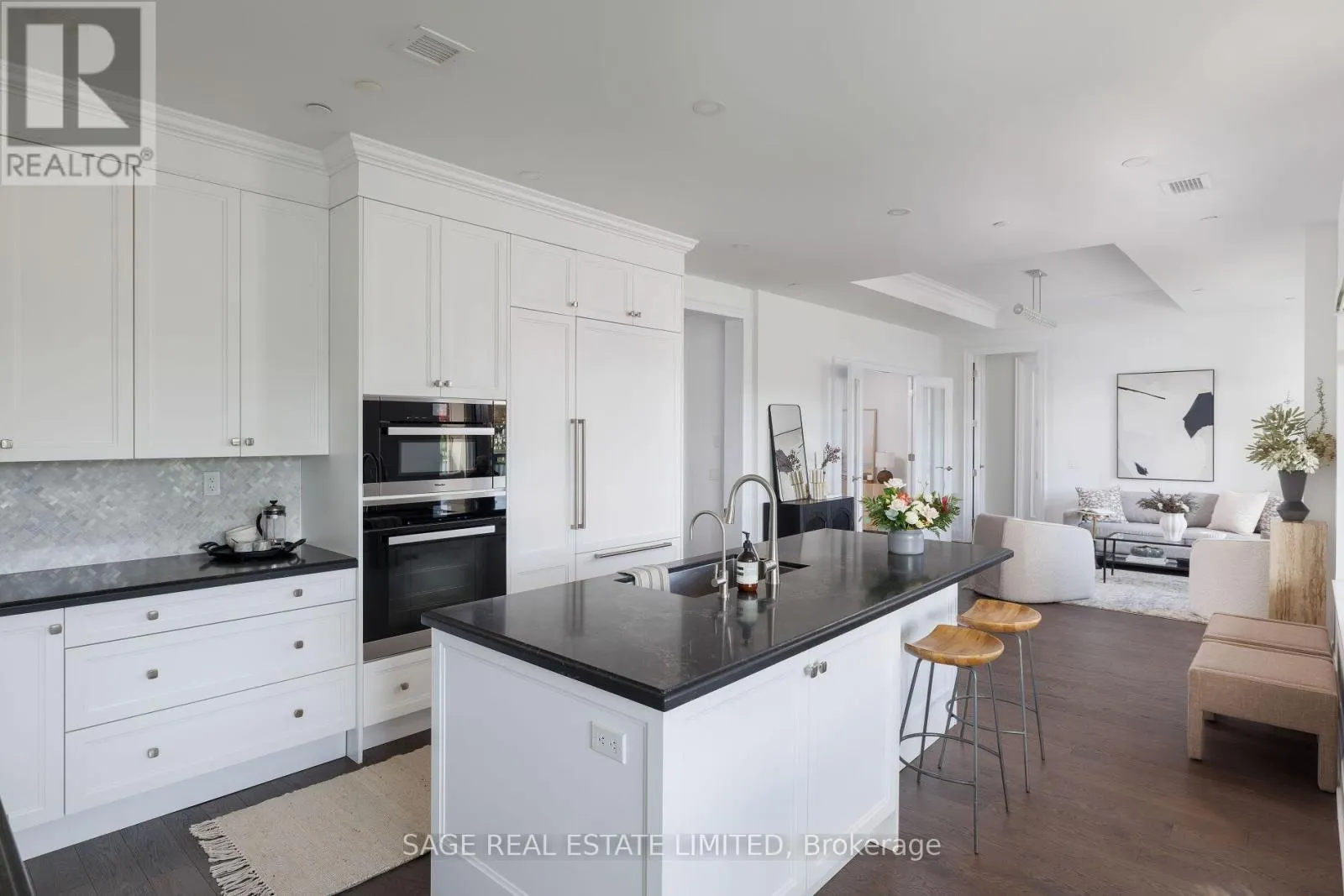 0629 - 1900 BAYVIEW AVENUE