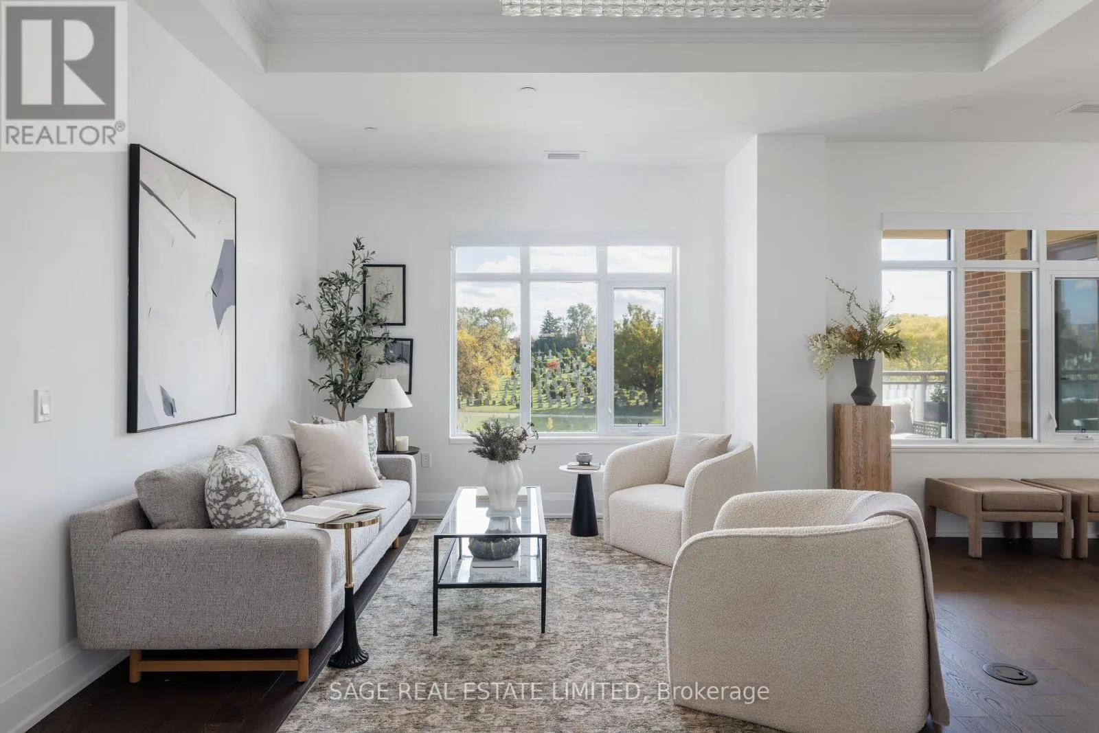 0629 - 1900 BAYVIEW AVENUE